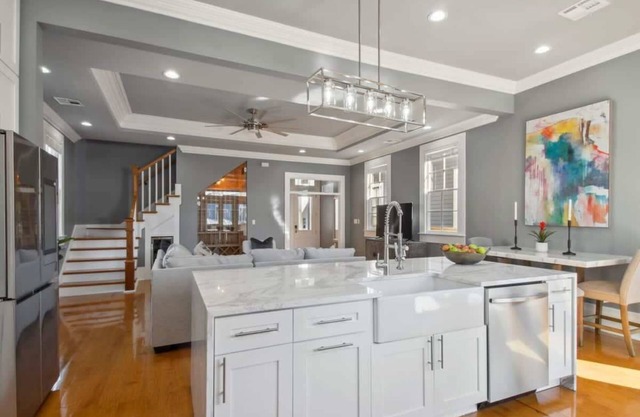 Stylish Modern Home | Hot Tub & Pergola
