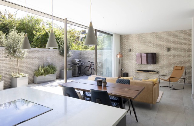 Stylish Modern London House. Extremely Private and Safe.