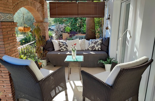 Stylish new 2 bedroom apartment (both ensuite) in a privileged rural setting.