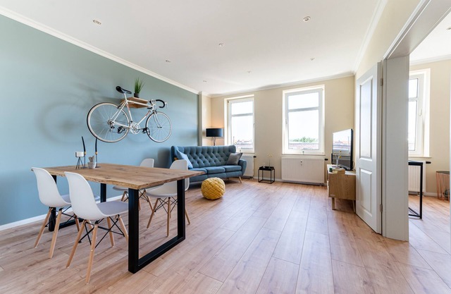 Stylish old building apartment with 2 bedrooms - 200m to the Elbe - close to the center