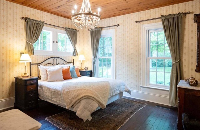 Stylish Retreat Near the Heart of Saugatuck