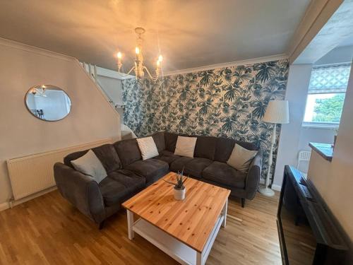 Stylish & Spacious 2 Storey, 3 Bed Apartment
