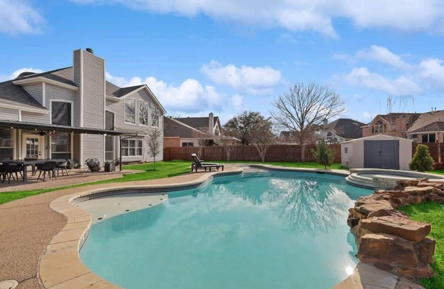 Stylish, Spacious, Convenient - 6-BD/2.5-BA + Pool