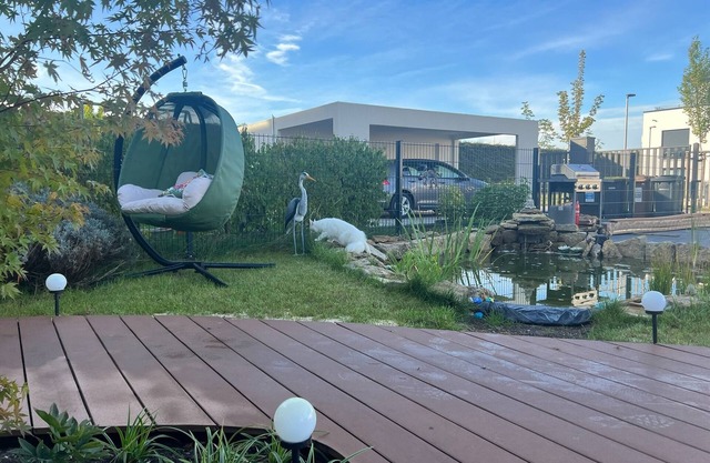 Stylish spacious townhouse near the city center with 4 bedrooms