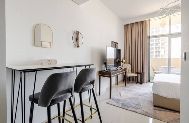 Stylish Studio Escape in JVC's Vibrant Neighborhood