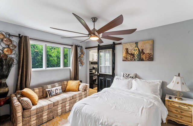 Stylish Studio Suite Near Downtown Anchorage - Explore Alaska's Beauty with Ease