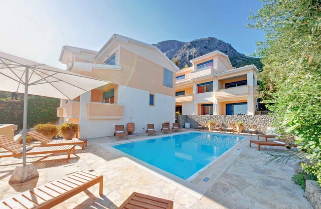Stylish studios and apartments with pool and sea view, 70 meters from the beach