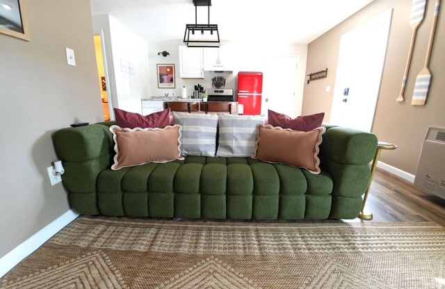 Stylish Suite! Walk to Ferry