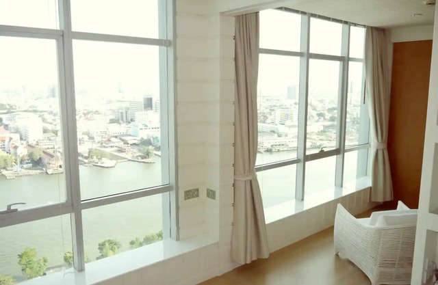 Stylish two bedroom with river view