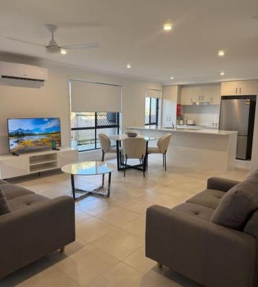 Stylish Urban Escape 4 minutes walk to the mall