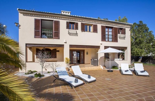 Stylish villa with large pool overlooking Mediterranean garden