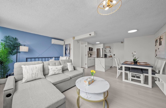 Stylish Waikiki 1-Bedroom, Just Steps from the Beach!
