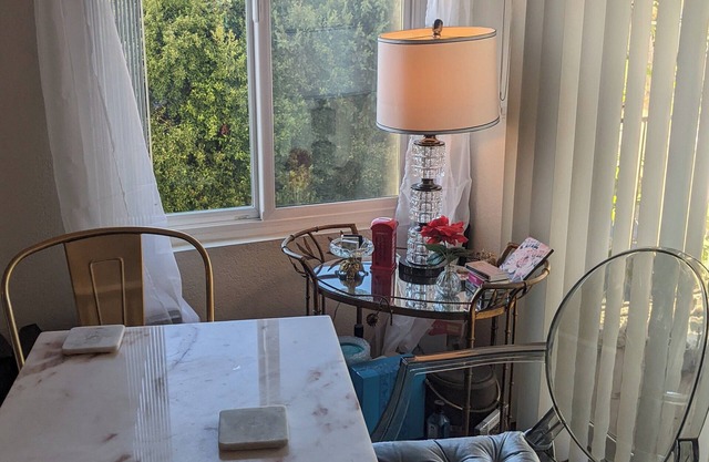 Stylish West LA Apartment close to Bev Hills, Beach