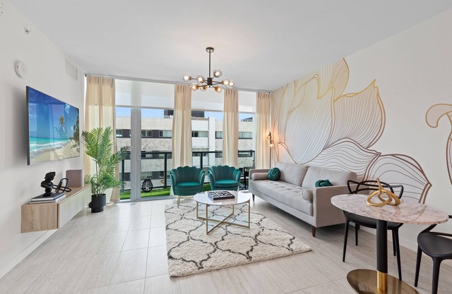 Stylish Wynwood 1BR & Guest Bed Walk to Art, Bars & Nightlife!