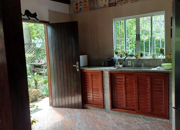 Suíte Ampla em Casa Familiar com acesso a Lagoa