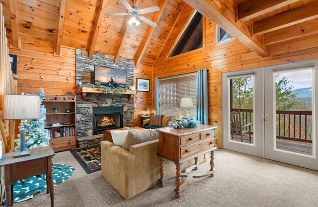 Sugar Camp Lodge: 2BR w/MTN Views | Arcade Games*Great Location