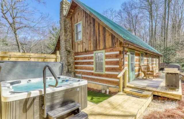Sugar Mountain Cabin Hot Tub Great Reviews!