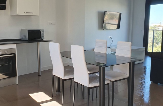 SUITABLE. JOSE 8 KM FROM SEVILLA NEXT TO THE NEARBY STATION