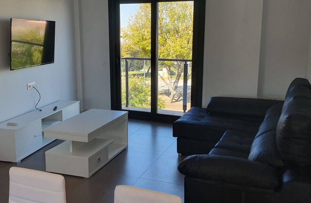 SUITABLE. RAFAEL 8 KM FROM SEVILLA NEXT TO THE NEARBY STATION