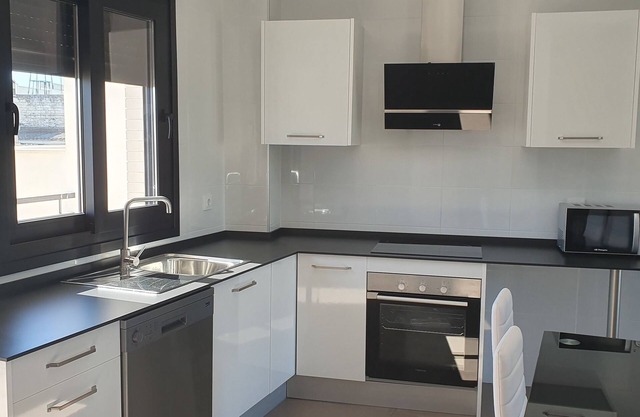 SUITABLE. RICARDO 8 KM FROM SEVILLA NEXT TO THE NEARBY STATION