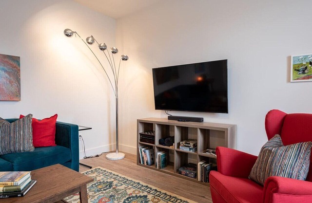 Suite 202 - 470 Main