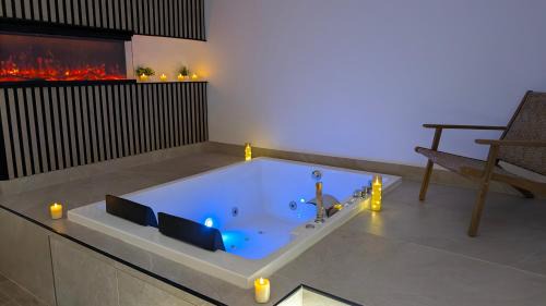 Suite con jacuzzi y chimenea en Torredonjimeno - La suite de Don Ximeno