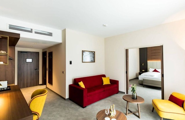 Suite deluxe, shower and bath, WC - Hotel am Schloss