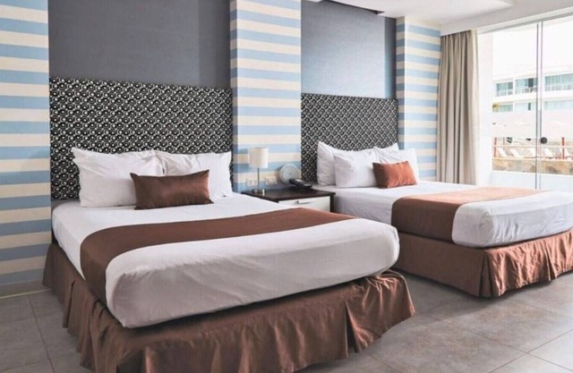 Suite Matrimonial King and living Room at VPX Hotel