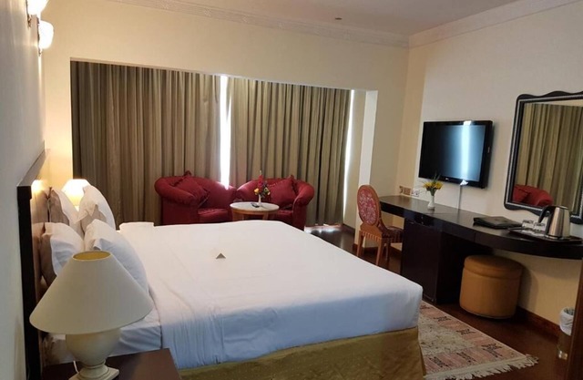 Suite Room Near AL Ghurair Mall by LB