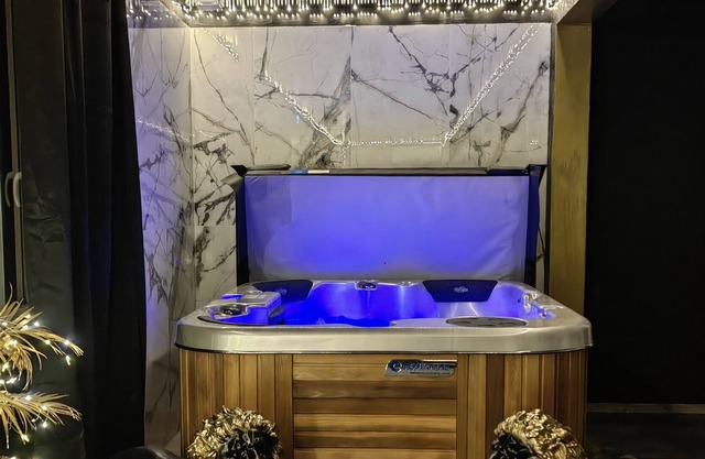 suite ROYAL ROOM by playroom, apartment and spa totally private