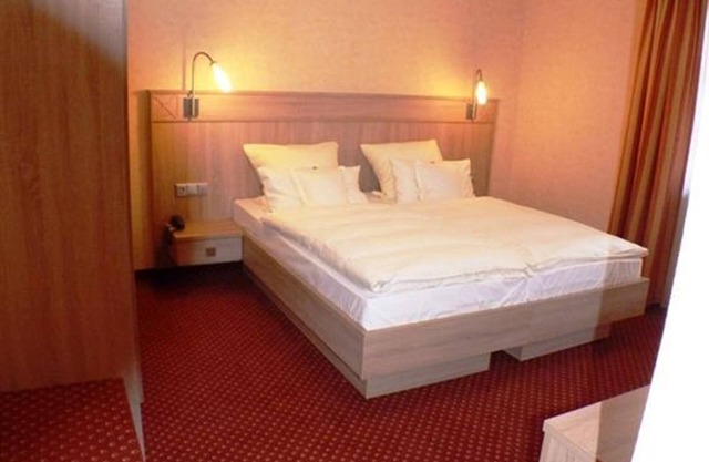 Suite, shower, WC, balcony - Hotel-Restaurant St. Martiner Castell