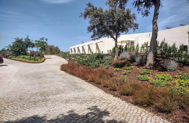 Suites Sunny Hill for a wonderful, carefree vacation in the Algarve