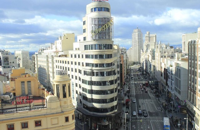 Suitur Modern Apartment IFEMA Airport Barajas in Madrid