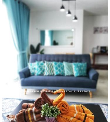 SulamKaseh Dwiputra Homestay Putrajaya With 4 Units AC, 3 Baths, WiFi & Pool View