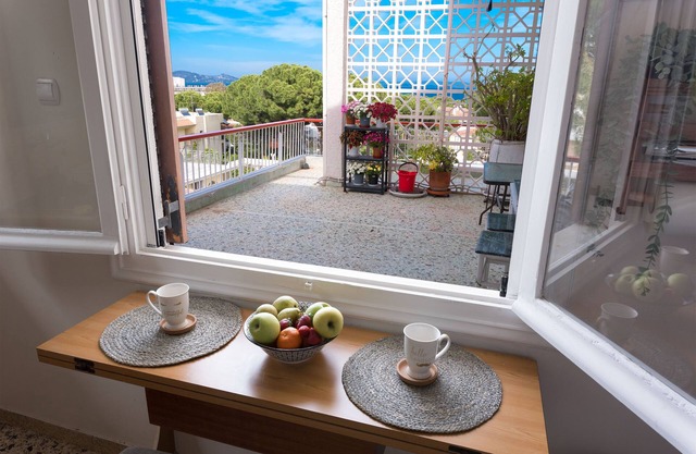 Summer condo, huge balconies, 5-minute walk to beach.