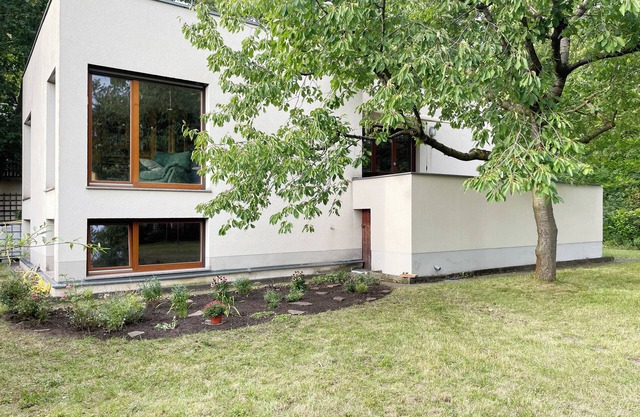 Summer house with forest & lake