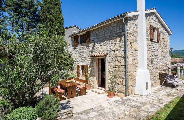 Summer offer/holiday home Mara in stone/near the sea/quiet place/outdoor whirlpool