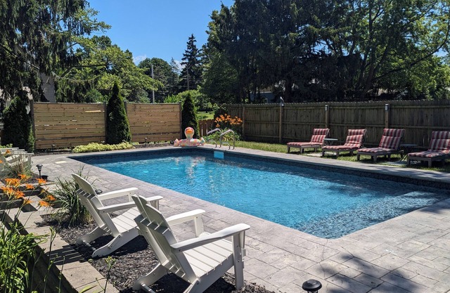 Summer Retreat, Heated Pool, Game Room, Downtown New Buffalo