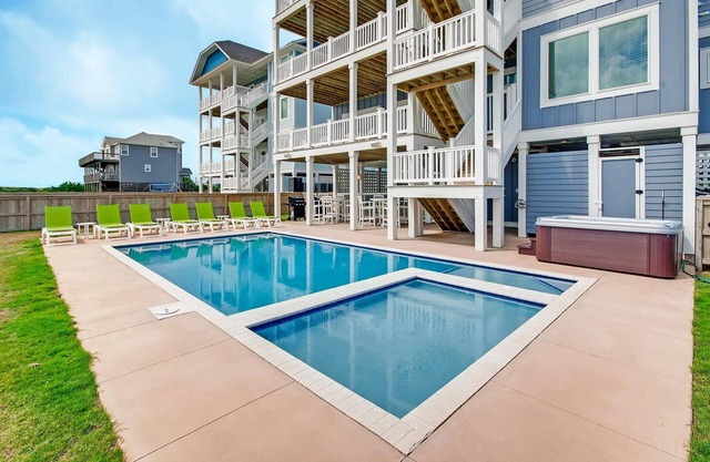 SUMMER SAVINGS - Premier Oceanfront Dog Friendly w Pool, Hot Tub, Elevator, More