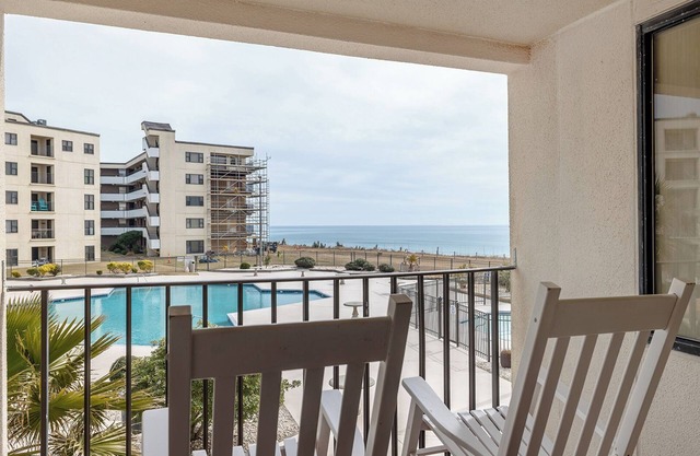 Summer Winds A-207 - Oceanfront 2nd Floor 3BR, 2BA - complex amenities!