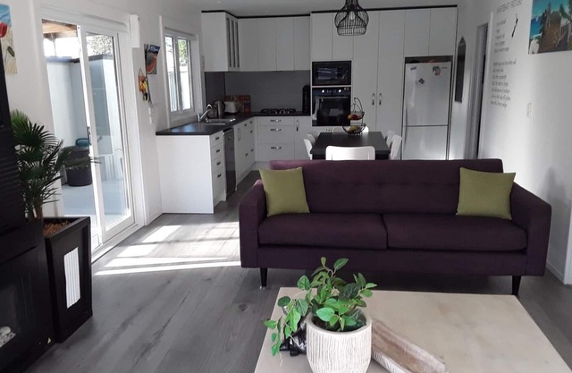 Sun drenched, great indoor outdoor flow