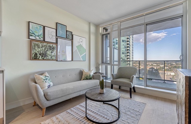 Sun-filled Condominium with in-door Parking and Gym
