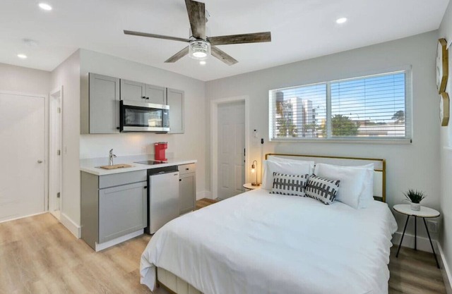 Sun-kissed Charm: Beachside Hollywood Studio