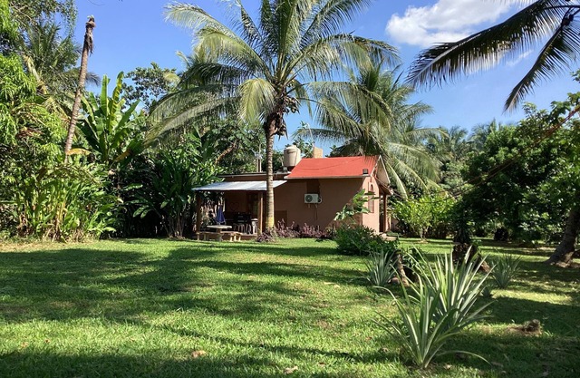 Sunbeam, two bedrooms, AA, Starlink, rustic pool, gardens, orchard.