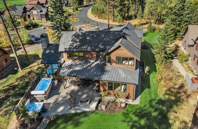 Suncadia's #1 6BR/6BA Luxury Retreat! Huge Swim Spa*Hot Tub*Game Room*5 Mstrs