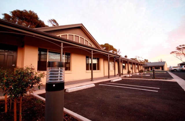 Sundowner Motel Hotel