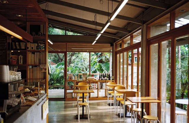 SUNKISS pool.bed.cafe