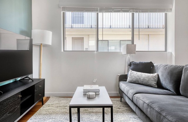 Sunlit Culver City 1BR w/Gym & Roof Lounge, Walkable Area, by Blueground