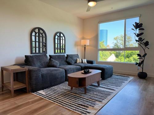 Sunlit Retreat 10 Min from Disneyland With Pool & GYM