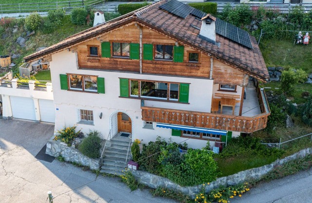 Sunny 6.5-room-house (170 m2) for up to 11 with beautiful panoramic view